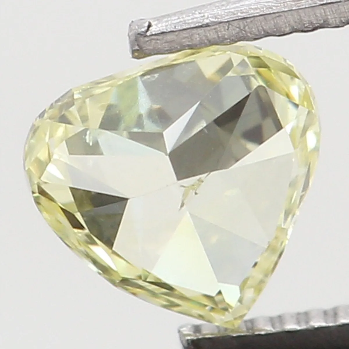 Natural Loose Diamond Heart Yellow Color SI1 Clarity 3.60 MM 0.18 Ct L6473