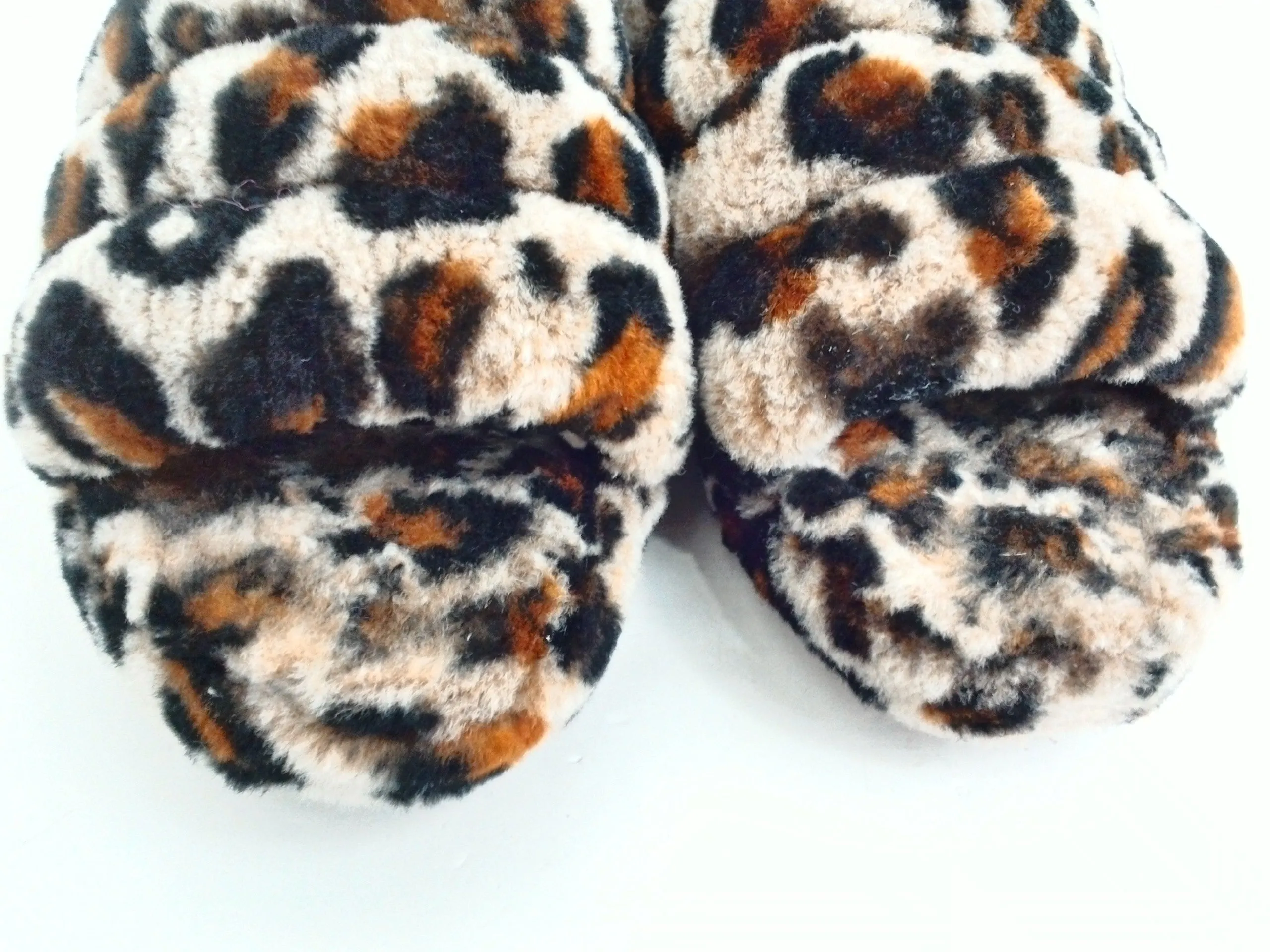 UGG Women's Sipper Animal Print Size 10