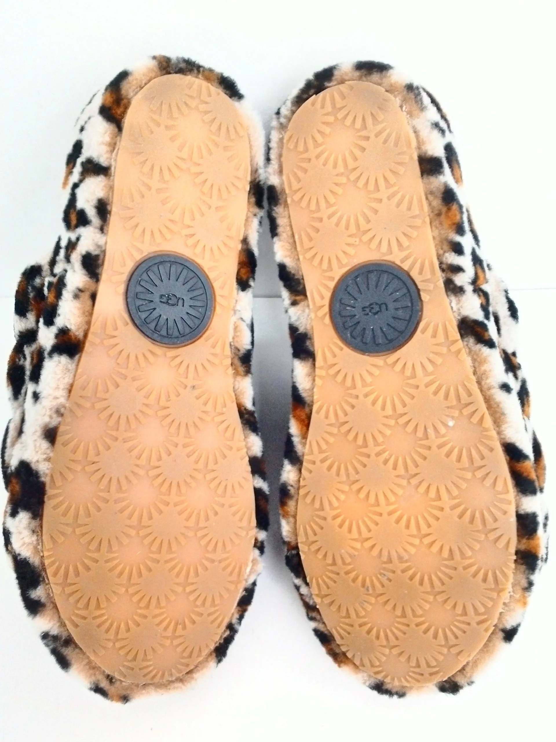 UGG Women's Sipper Animal Print Size 10